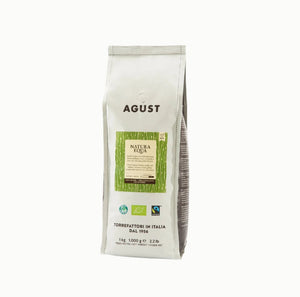 Hier ist ein passender Alt-Text für eine 1Kg-Tüte Agust Natura Equa Bio-Kaffee auf Deutsch:

"1Kg-Tüte Agust Natura Equa Bio-Kaffee, bestehend aus einer Mischung von 100% Arabica-Bohnen, zertifiziert von FAIRTRADE, mit Zero Impact Verpackung, angebaut in Höhen zwischen 1400 und 1900 Metern."
